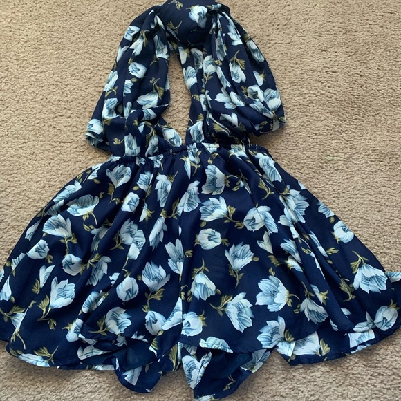 Lulus Other - Lulus Convertable Romper